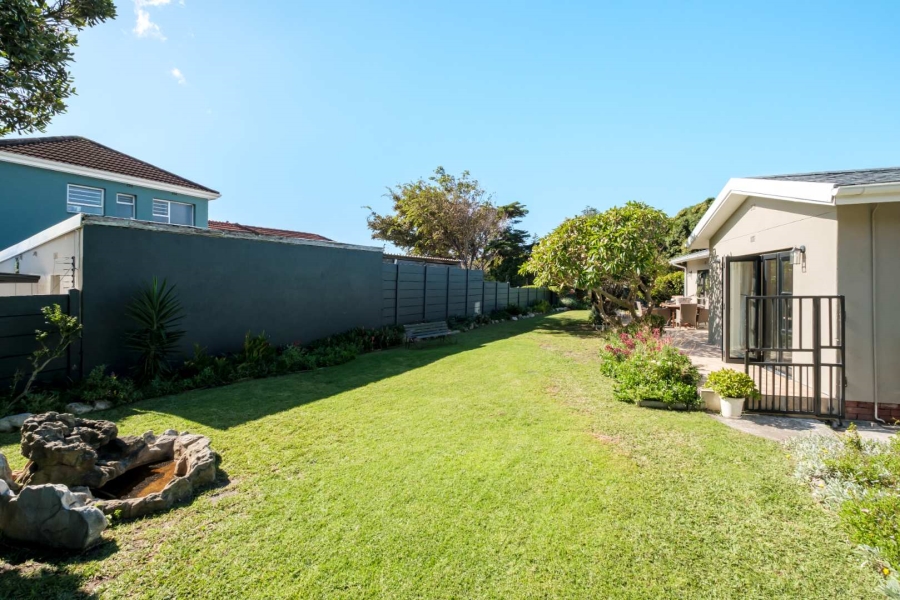 4 Bedroom Property for Sale in Kirstenhof Western Cape